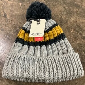 NWT Wind River Touque fits women’s Average
